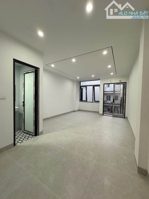 BÁN NHÀ PHỐ NGUYỄN KHOÁI – Ô TÔ ĐỖ VÀO NHÀ – 5 TẦNG XÂY MỚI – CHỈ 8,2 TỶ