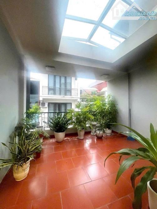 Bán Nhà Khu Phân Lô Quận Hai Bà Trưng, Lạc Trung, 2 oto tránh, vỉa hè, KD - 68m2 x 4 Tầng