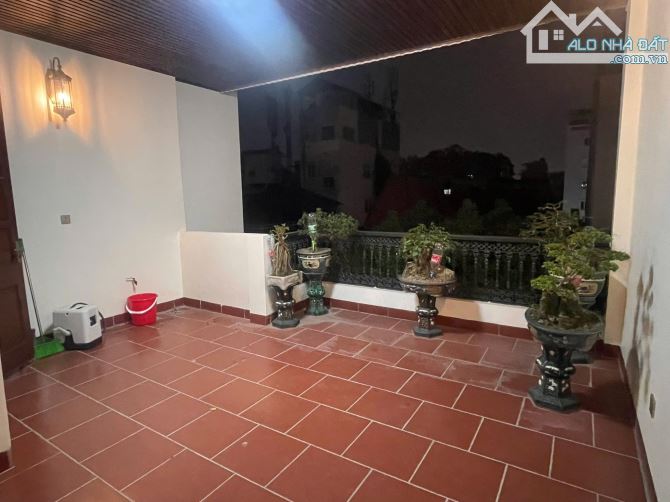 Mặt Tiền 9M Mặt Phố Nguyễn Hy Quang Hoàng Cầu 46,5 Tỷ Đường To Hè Rộng