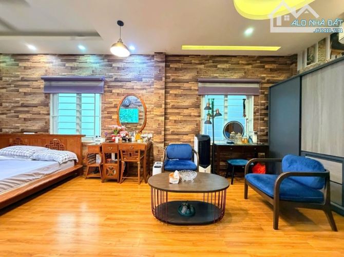 Nhà đẹp đông tác tt đống đa lô góc hai thoáng vv mặt tiền quyền lực