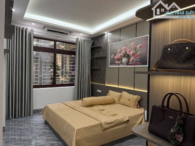 SỞ HỮU NHÀ 5 TẦNG GẦN PHỐ TÂN MAI 30M RA MẶT PHỐ Ở NGAY, GIÁ TRỊ TĂNG BỀN VỮNG