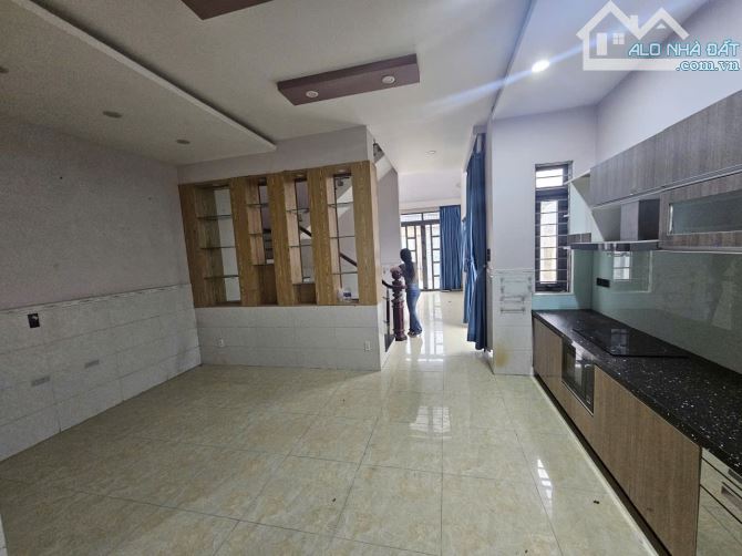 Cần bán nhà mặt tiền đường bà điểm Tây lân giá 12 tỷ - 4