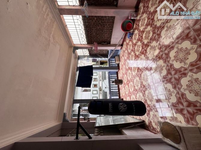 Nhà đẹp yên lãng tt đống đa dân xây KCBT chắc chắn phân lô đẹp khu hiếm người bán