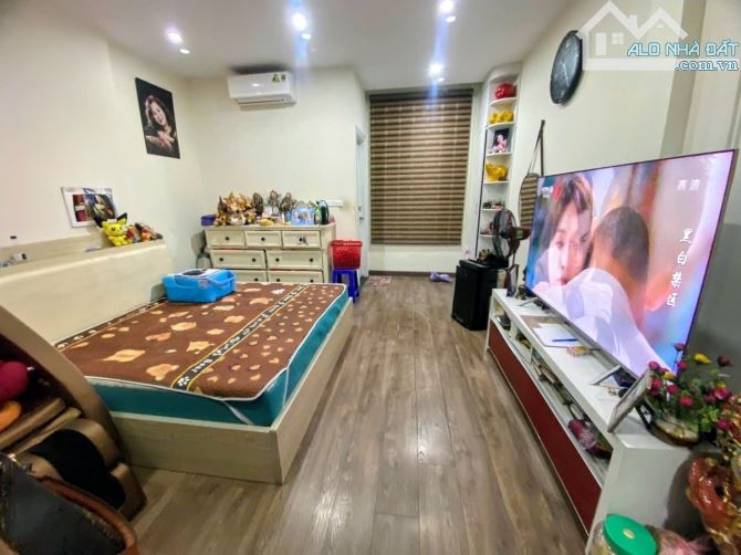 NHÀ ĐẸP PHÙNG CHÍ KIÊN 80M, PHÂN LÔ, VỈA HÈ, Ô TÔ TRÁNH, KINH DOANH, Ô CHỜ THANG MÁY