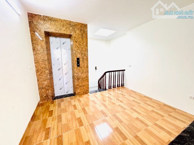 Bán nhà phố Vĩnh Hưng 40m², ô tô vào nhà, 5 tầng mới, thang máy, giá 12,5 tỷ