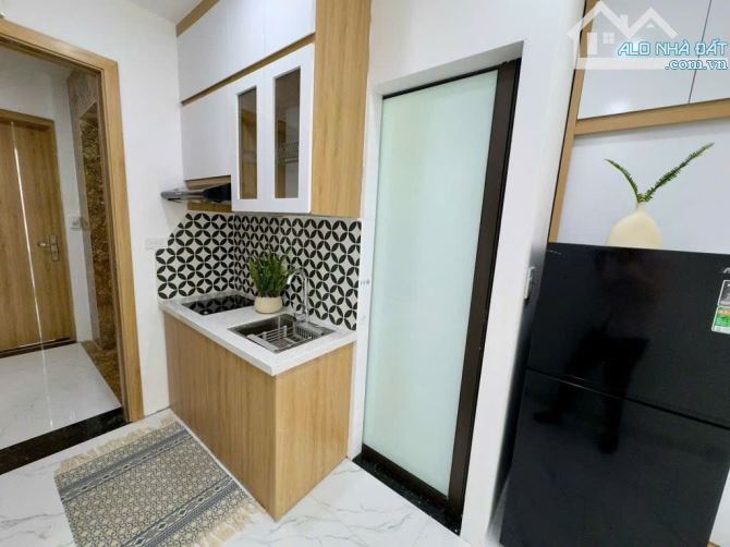 Siêu phẩm CHDV Cầu Giấy, 9 tầng thang máy, dòng tiền 2 tỷ/năm, lô bàn cờ VIP