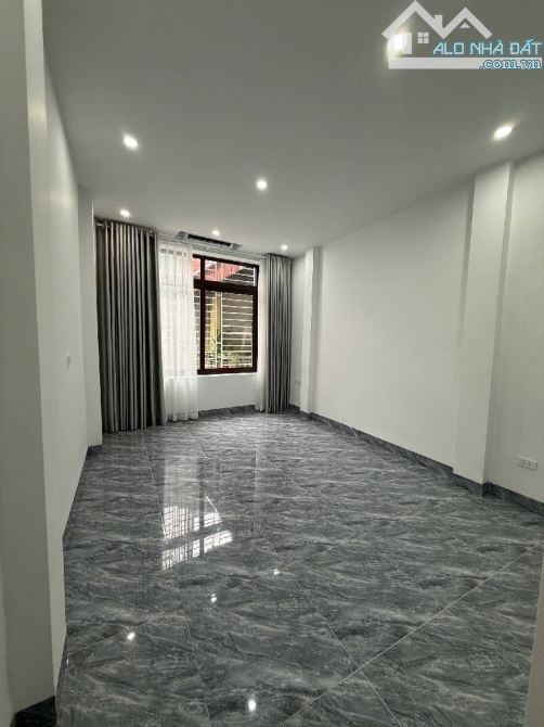 SỞ HỮU NHÀ 5 TẦNG GẦN PHỐ TÂN MAI 30M RA MẶT PHỐ Ở NGAY, GIÁ TRỊ TĂNG BỀN VỮNG