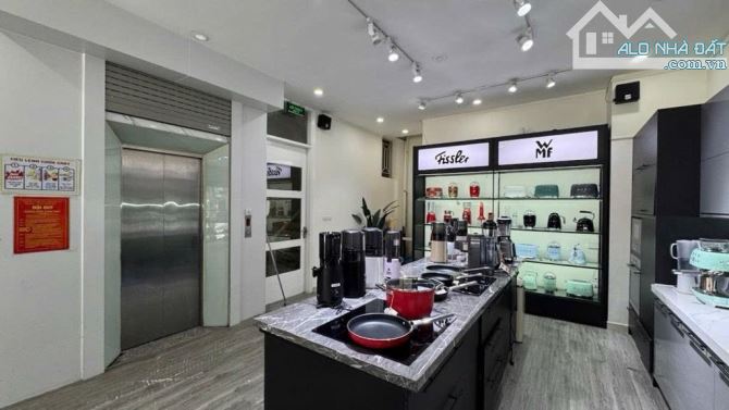 180mx7 Tầng-THANG MÁY-Mặt Phố LẠC LONG QUÂN-TÂY HỒ-Kinh Doanh Đẳng Cấp.giá: 98 tỷ