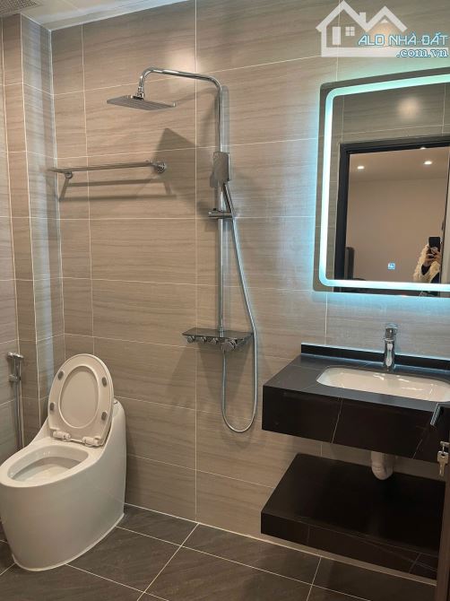 Bán nhà mặt phố-kinh doanh-5 tầng thang máy - Vị trí đẹp, nhà nằm ngay ngã tư phố Phúc Tân