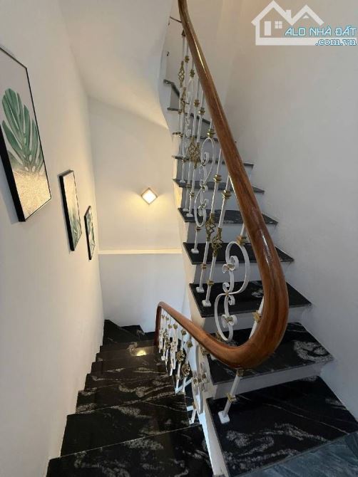 SỞ HỮU NHÀ 5 TẦNG GẦN PHỐ TÂN MAI 30M RA MẶT PHỐ Ở NGAY, GIÁ TRỊ TĂNG BỀN VỮNG