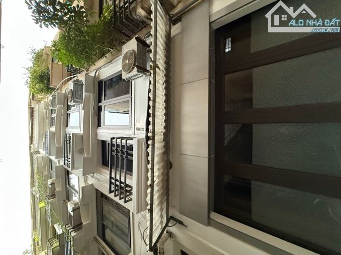 SIÊU PHẨM CẦU GIẤY 5 TẦNG 3 NGỦ CÁCH OTO 50M FULL NỘI THẤT AN SINH ĐỈNH GẦN PHỐ VỊ TRÍ ĐẸP