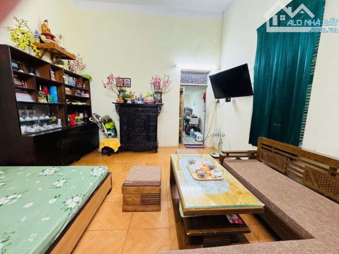 Bán nhà Phố Bà Triệu, Phường Tràng Tiền, lô góc - 60m2, sổ riêng vuông vắn, 3 bước ra phố