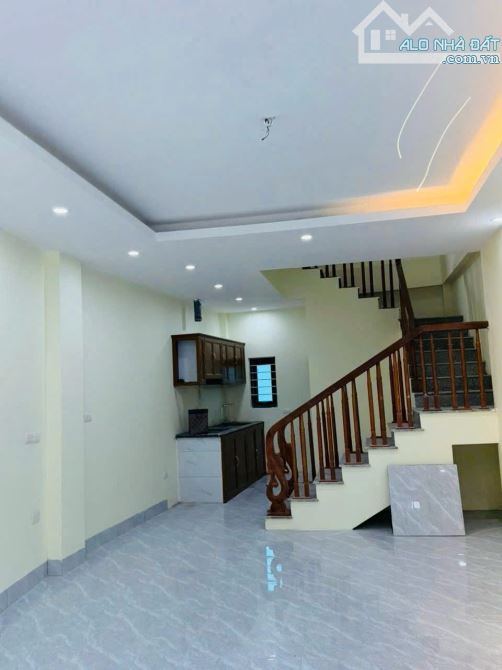 BÁN NHÀ ĐÔNG DƯ- GIA LÂM - 5 TẦNG -3NGỦ -CÓ Ô CHỜ THANG MÁY- NHỈNH 5 TỶ