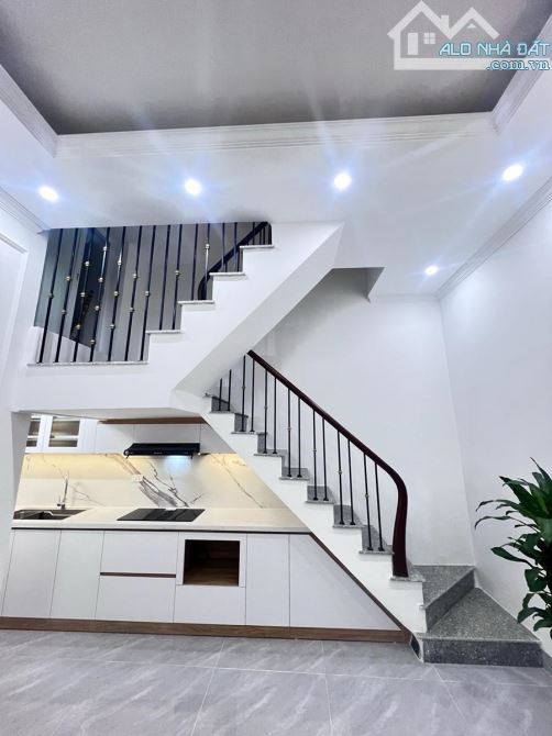 SIÊU PHẨM THỊNH HÀO 2 8 TỶ 40M 5T MT5M NHÀ MỚI ĐẸP NGÕ TO 30M RA PHỐ VỪA Ở VỪA KINH DOANH