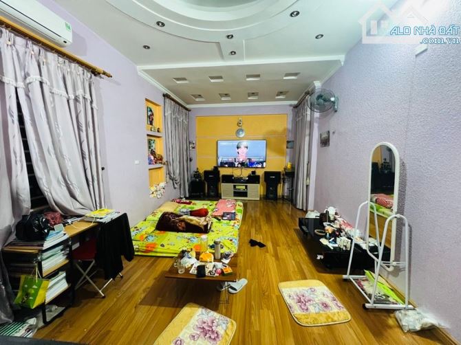 TRUNG TÂM CẦU GIẤY, THỬA ĐẤT CỰC ĐẸP, SÁT ÔTÔ, NHÀ DÂN XÂY CHẮC CHẮN!