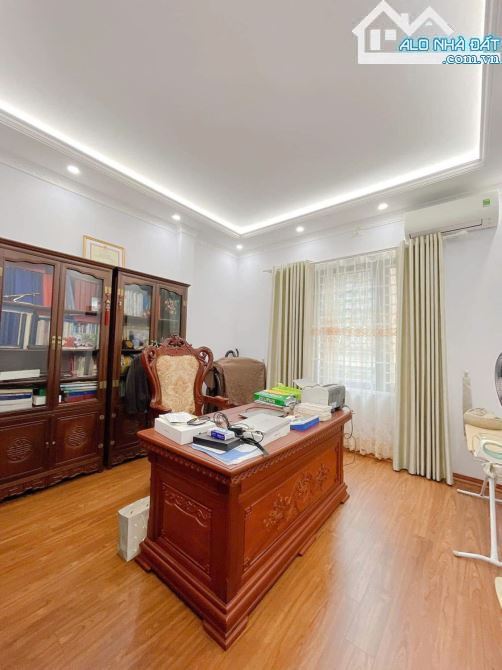 BÁN NHÀ ĐẸP HOÀNG QUỐC VIỆT, PHÂN LÔ, ÔTÔ TRÁNH, KINH DOANH ĐỈNH, DT 54M2 GIÁ 18 TỶ