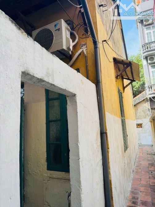 Bán nhà Phố Bà Triệu, Phường Tràng Tiền, lô góc - 60m2, sổ riêng vuông vắn, 3 bước ra phố