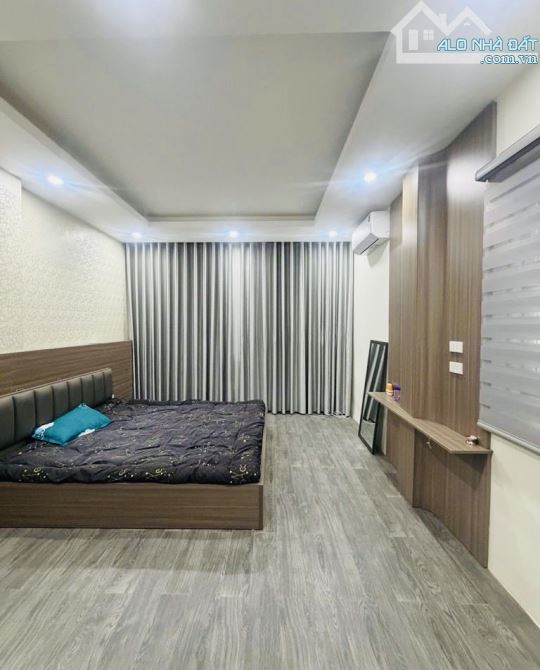 Nhà Dân Xây Ngõ 89 Lạc Long Quân - 6 Tầng - 7.x Tỷ