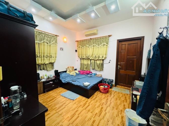 TRUNG TÂM CẦU GIẤY, THỬA ĐẤT CỰC ĐẸP, SÁT ÔTÔ, NHÀ DÂN XÂY CHẮC CHẮN!