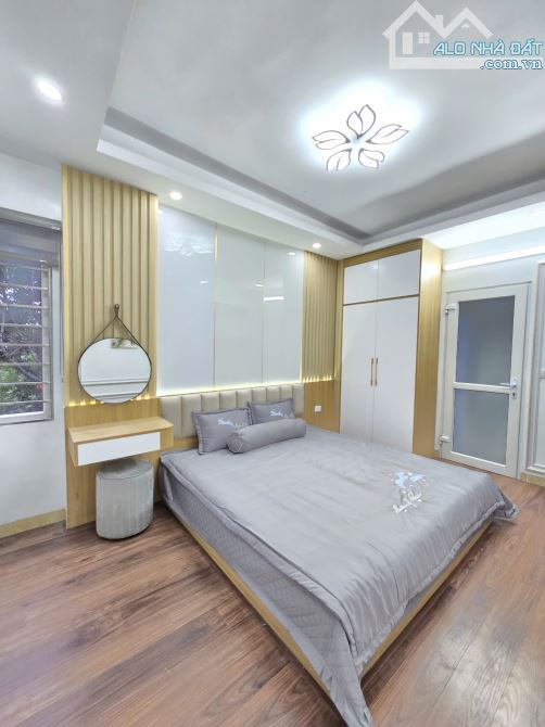 Bán Nhà 5 Tầng, phố Thanh Lân, Hoàng Mai Ngõ Rọing, gần phố, sổ đẹp chỉ 6.38 Tỷ.