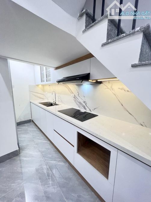 SIÊU PHẨM THỊNH HÀO 2 8 TỶ 40M 5T MT5M NHÀ MỚI ĐẸP NGÕ TO 30M RA PHỐ VỪA Ở VỪA KINH DOANH