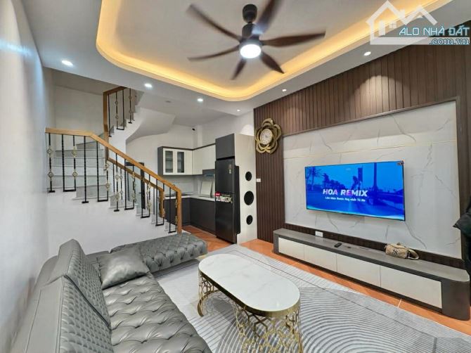 Nhỉnh 6 tỷ nhà 4 tầng gần mặt phố Tân Mai quận Hoàng Mai cạnh trường cấp 1,2,3 Tân Mai