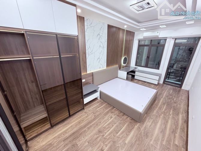 SIÊU PHẨM CẦU GIẤY 5 TẦNG 3 NGỦ CÁCH OTO 50M FULL NỘI THẤT AN SINH ĐỈNH GẦN PHỐ VỊ TRÍ ĐẸP