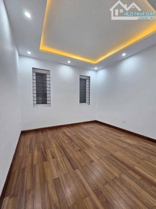 LÊ TRỌNG TẤN - THANH XUÂN - PHÂN LÔ QUÂN ĐỘI - GARA 7 CHỖ - Ô CHỜ THANG MÁY - CHỈ 17.9 TỶ