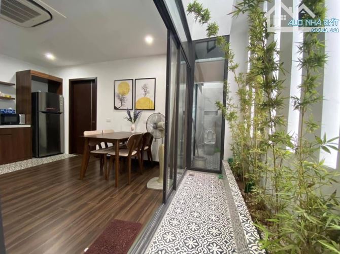 BÁN CĂN HỘ DỊCH VỤ TRUNG TÂM CẦU GIÁY DT 9 TẦNG , 21 PHÒNG KHÉP KÍN ,61M2, MT 5M , Ô TÔ