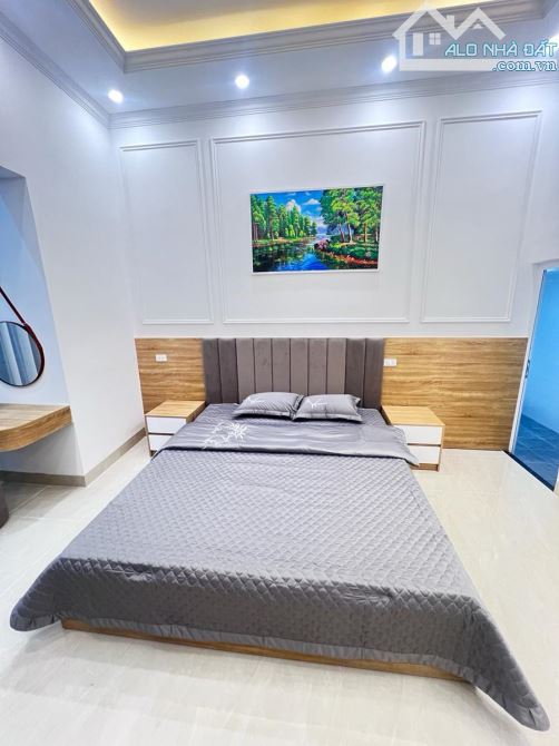 SIÊU PHẨM THỊNH HÀO 2 8 TỶ 40M 5T MT5M NHÀ MỚI ĐẸP NGÕ TO 30M RA PHỐ VỪA Ở VỪA KINH DOANH