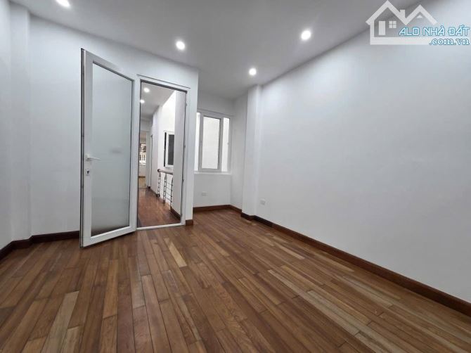 LÊ TRỌNG TẤN - THANH XUÂN - PHÂN LÔ QUÂN ĐỘI - GARA 7 CHỖ - Ô CHỜ THANG MÁY - CHỈ 17.9 TỶ