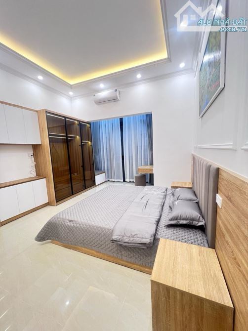 SIÊU PHẨM THỊNH HÀO 2 8 TỶ 40M 5T MT5M NHÀ MỚI ĐẸP NGÕ TO 30M RA PHỐ VỪA Ở VỪA KINH DOANH