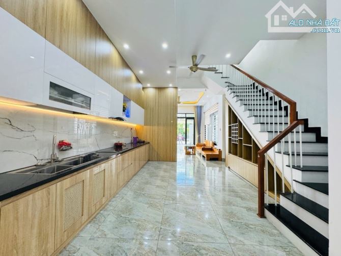 BÁN NHÀ 4 TẦNG FULL NỘI THẤT – Ô TÔ NGỦ TRONG NHÀ – GẦN BIỂN NGUYỄN TẤT THÀNH