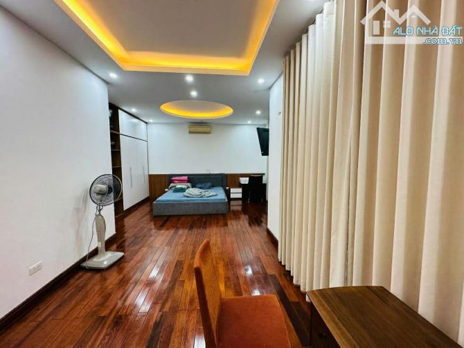 BIỆT THỰ NHÀ VƯỜN NGUYỄN HUY TƯỞNG THANH XUÂN. KHU VIP. DT 260M2, 4 TẦNG, MT 8M. GIÁ 79 TỶ