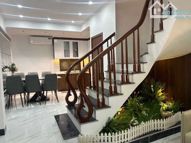 BAN NHÀ NGỌC HÀ BA ĐÌNH 40 M 4 TẦNG NHỈNH 10TỶ SÁT PHỐ FUL NỘI THẤT TIỆN ÍCH VÀNG SỔ ĐẸP