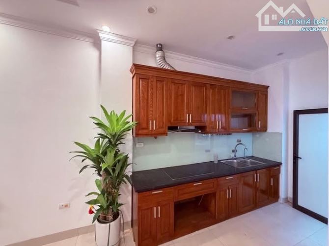 HIẾM NHỈNh 6 TỶ - NHÀ ĐẸP - MẶT NGÕ THÔNG KINH DOANH - CÁCH 1 NHÀ RA Ô TÔ TRÁNH - Vị