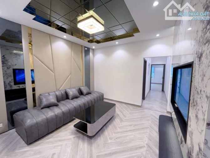 CHUNG CƯ QUÂN ĐỘI PHỐ NGUYỄN KHOÁI DT75M-Ô TÔ TRÁNH-DÂN TRÍ CAO- FULL NỘI THẤT-GIÁ 4.75 TỶ