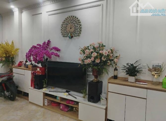 Sát Đại La nhà ngõ nông, khu dân trí cao-33m2-Nhô 9 tỷ