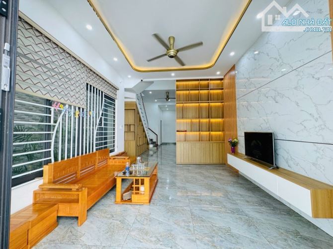 BÁN NHÀ 4 TẦNG FULL NỘI THẤT – Ô TÔ NGỦ TRONG NHÀ – GẦN BIỂN NGUYỄN TẤT THÀNH - 1