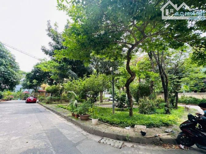 Biệt Thự Vườn Đào -An Ninh Tuyệt Đối - 2 Mặt đường- Tây Hồ - Siêu Hiếm - Ở Sướng