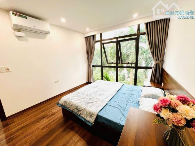 Tập thể Phố Huỳnh Thúc Kháng, Đống Đa, Lô Góc, view phố, 80m2 3PN chỉ 4,85 tỷ