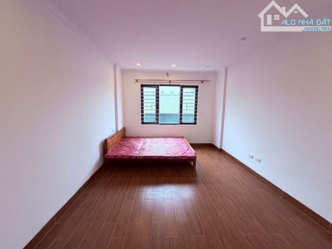 HIẾM NHỈNh 6 TỶ - NHÀ ĐẸP - MẶT NGÕ THÔNG KINH DOANH - CÁCH 1 NHÀ RA Ô TÔ TRÁNH - Vị