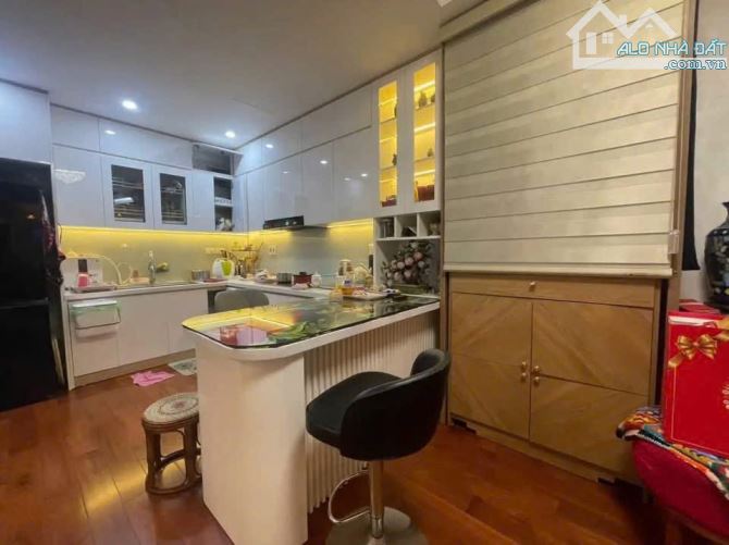 Siêu Hiếm! Tập thể Vọng Đức, Hoàn Kiếm, tầng 3, sổ to, gần hồ gươm, 90m2 2pn ở ngay