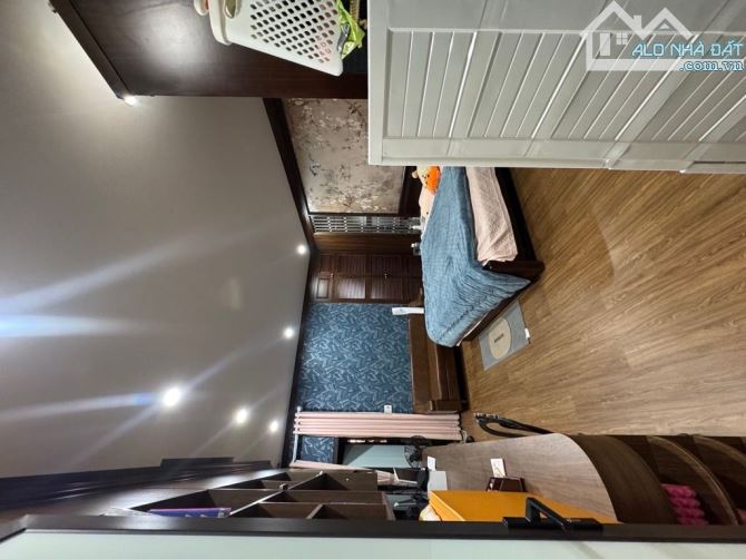 BÁN NHÀ HOÀNG HOA THÁM BA ĐÌNH DT 65 M 5 TẦNG GARA OTO NHÀ DÂN XÂY FUL NỘI THẤT KINH DOANH