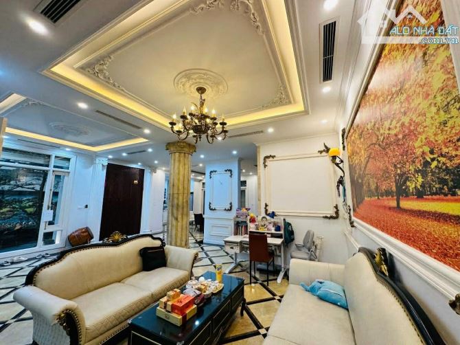 BIỆT THỰ NHÀ VƯỜN NGUYỄN HUY TƯỞNG THANH XUÂN. KHU VIP. DT 260M2, 4 TẦNG, MT 8M. GIÁ 79 TỶ