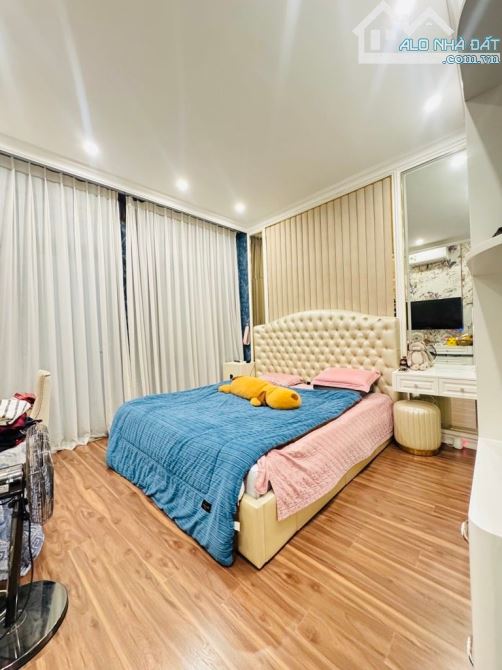 BÁN NHÀ HOÀNG HOA THÁM BA ĐÌNH DT 65 M 5 TẦNG GARA OTO NHÀ DÂN XÂY FUL NỘI THẤT KINH DOANH