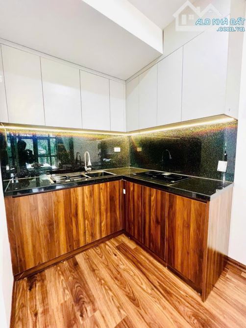 Tập thể Phố Huỳnh Thúc Kháng, Đống Đa, Lô Góc, view phố, 80m2 3PN chỉ 4,85 tỷ