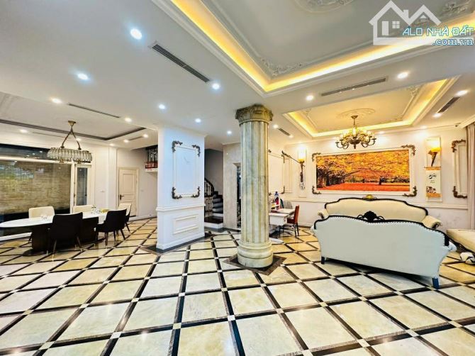 BIỆT THỰ NHÀ VƯỜN NGUYỄN HUY TƯỞNG THANH XUÂN. KHU VIP. DT 260M2, 4 TẦNG, MT 8M. GIÁ 79 TỶ
