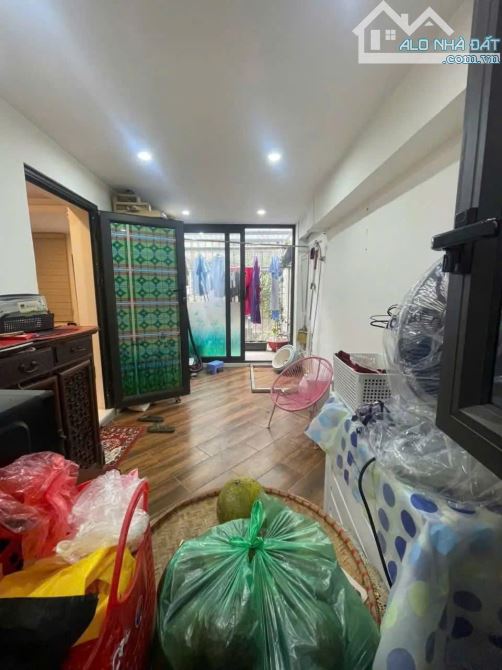 Siêu Hiếm! Tập thể Vọng Đức, Hoàn Kiếm, tầng 3, sổ to, gần hồ gươm, 90m2 2pn ở ngay