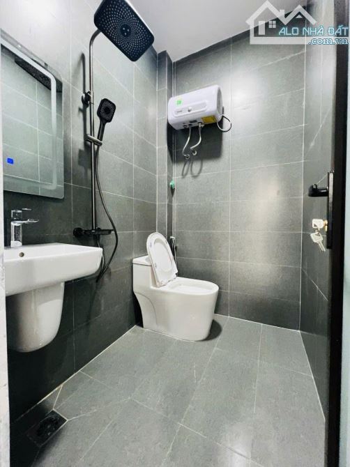 Tập thể Phố Huỳnh Thúc Kháng, Đống Đa, Lô Góc, view phố, 80m2 3PN chỉ 4,85 tỷ